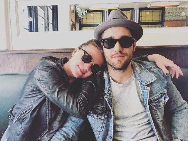 Intagram/@emilyvancamp Emily VanCamp e Josh Bowman viviam par romântico em 'Revenge'.