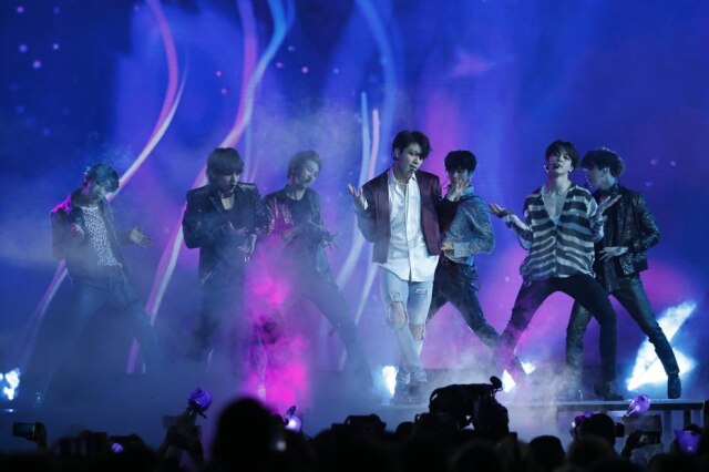Mario Anzuoni/Reuters A principal boybad do K-pop, o BTS, em show no Billboard Music Awards 2018