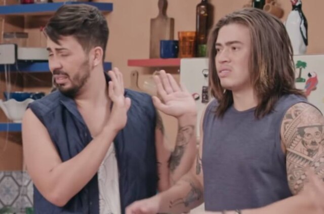 Reprodução de 'Os Roni' (2019) / Multishow | YouTube / @Humor Multishow Carlinhos Maia e Whindersson Nunes em cena de 'Os Roni'.