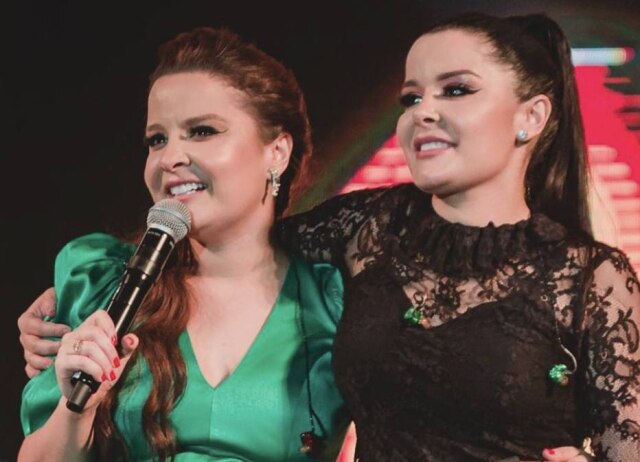 Instagram/@maiara A dupla Maiara e Maraisa faz live no Instagram para falar de pouso de emergência