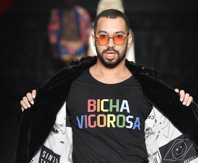 Twitter/@GilDoVigor Gil do Vigor comemorou estreia na SPFW.