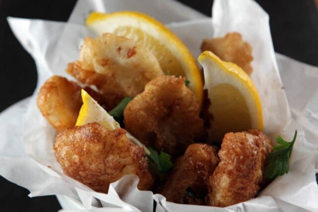 Márcio Fernandes|Estadão Receita de filé de Bacalhau à romana do Restaurante Ella