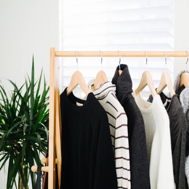 Instagram/ Caroline Joy Rector Organizar um guarda-roupa cápsula pode ser um desafio, mas promete facilitar a hora de montar looks