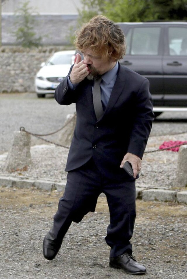 Jane Barlow/PA via AP O ator Peter Hayden Dinklage, que interpreta Tyrion Lannister em Game of Thrones, estava na cerimônia religiosa