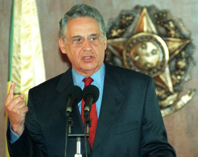 Ed Ferreira/ Estadão A eleição presidencia de 1998 foi definida no 1º turno. O tucano Fernando Henrique Cardoso, que concorria à reeleição, bateu o candidato do PT, Luiz Inácio Lula da Silva, com 53% dos votos válidos, contra 32% do petista. Foi a primeira eleição após a aprovação da emenda constitucional nº 16/97, que permitia a reeleição para a Presidência da República.
