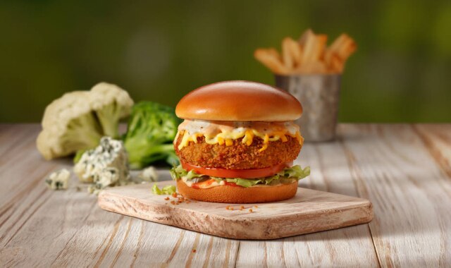 Outback/Divulgação Veggie Blue Cheese Burger (R$ 43) é uma das novas opções vegetarianas do Outback.