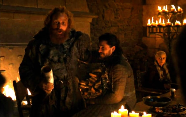 Reprodução HBO Copo de café da rede Starbucks aparece em episódio de 'Game of Thrones'