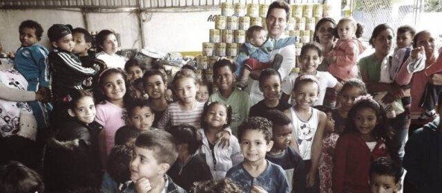 Arquivo Pessoal Em 15 anos com projeto Geração Esperança, Fábio Teruel já doou cerca de 400 mil latas de leite em pó para mães carentes.