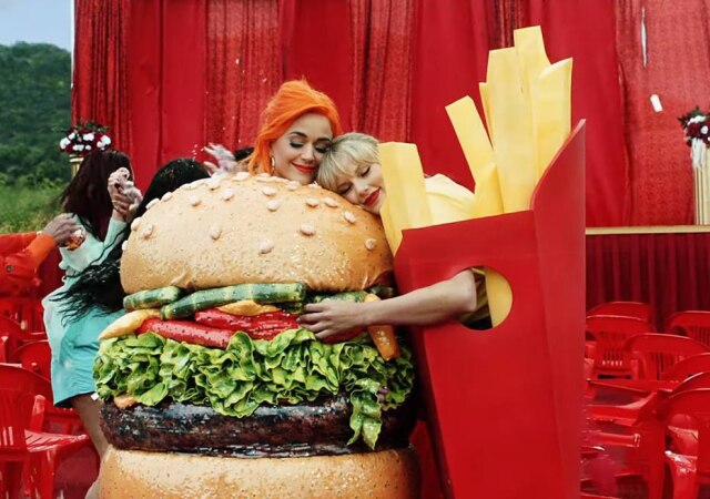 YouTube/TaylorSwift Taylor Swift e Katy Perry no clipe de 'You Need to Calm Down'.