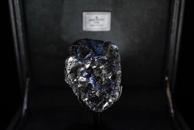 Stephane de Sakutin / AFP Diamante é do tamanho de uma bola de tênis