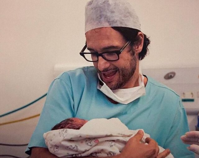 Reprodução Instagram / @rodrigosantoro Rodrigo Santoro em clique raro com sua filha Nina