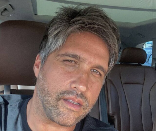 Instagram/@leochaves O cantor Léo Chaves, que lançará primeio DVD solo após rompimento com irmão Victor, em 2018