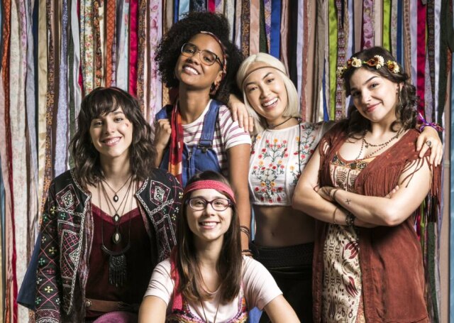 Sergio Zalis/TV Globo 'As Five': Ellen (Heslaine Vieira), Lica (Manoela Aliperti), Tina (Ana Hikari), Benê (Daphne Bozaski) e Keyla (Gabriela Medvedovski).