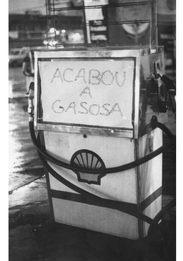 Antônio Lúcio/Estadão Bomba vazia em 1979. Cena comum nos tempos de racionamento.