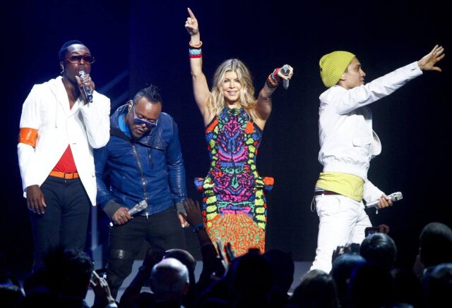 Sarah Conard / Reuters Black Eyed Peas durante show em junho de 2011