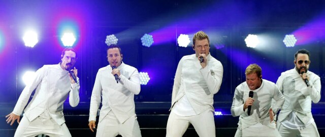 Mario Anzuoni/Reuters O grupo Backstreet Boys homenageou as Spice Girls durante apresentação em um cruzeiro nos Estados Unidos