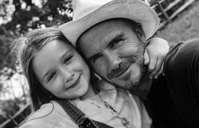Instagram/@davidbeckham David Beckham postou foto da sua filha mais nova, Harper, cortando o cabelo pela primeira vez