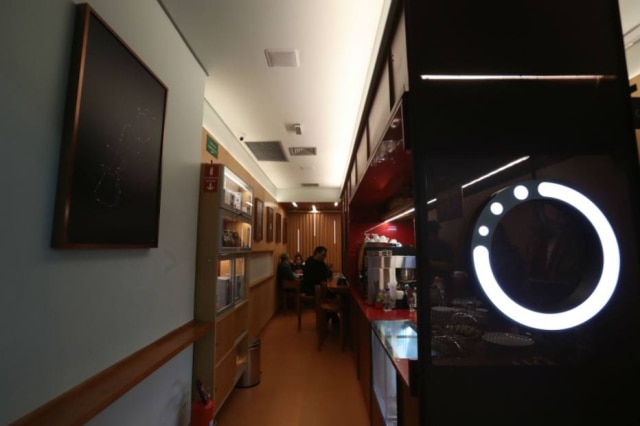 Gabriela Biló|Estadão Ambiente do Onnie Café, dentro de uma galeria na Avenida Paulista