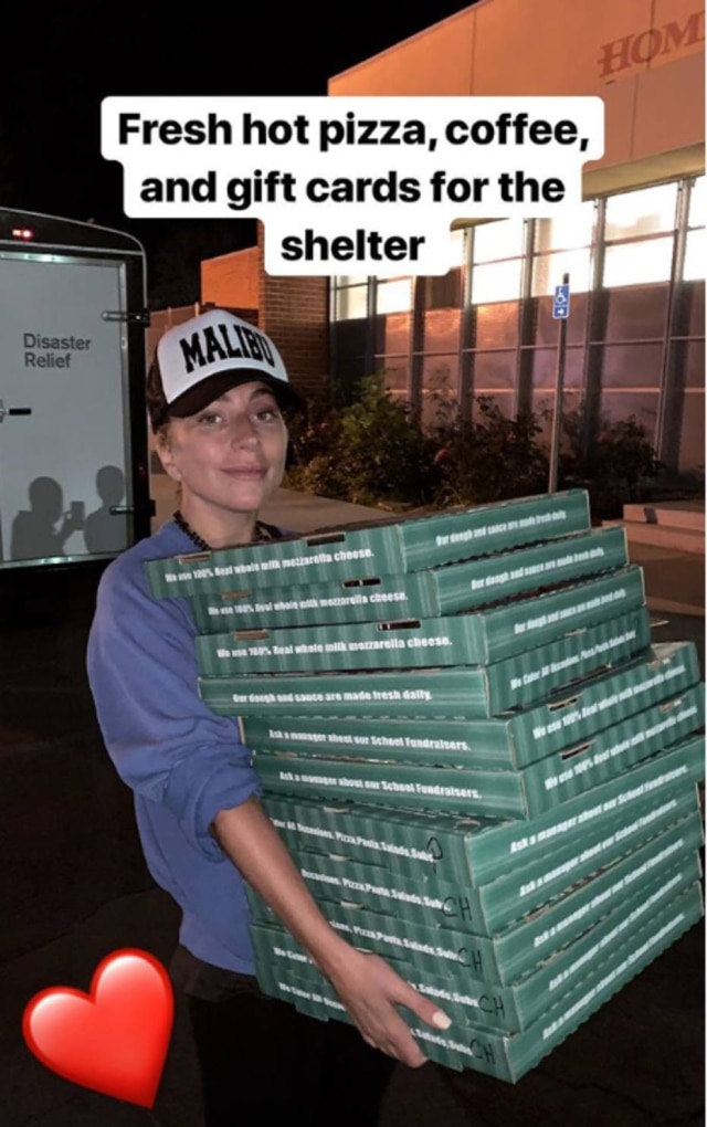 Instagram/ladygaga 'Pizza quente, café e gift cards para o abrigo', publicou Lady Gaga no Instagram Stories.