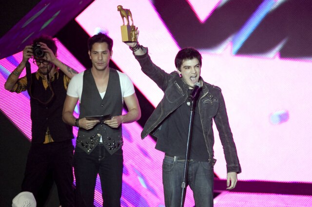 Leonardo Soares / Estadão Felipe Neto recebe o prêmio na categoria Webstar do VMB, organizado pela MTV Brasil em setembro de 2010.