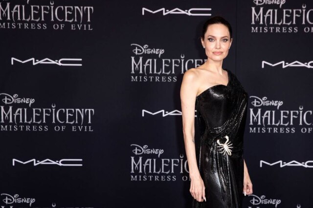 EFE / EPA / Etienne Laurent Angelina Jolie no tapete vermelho da estreia de 'Malévola: Dona do Mal', em Los Angeles, nos Estados Unidos.