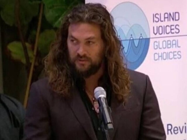 Instagram/@prideofgypsies O ator Jason Momoa, durante discurso na ONU.