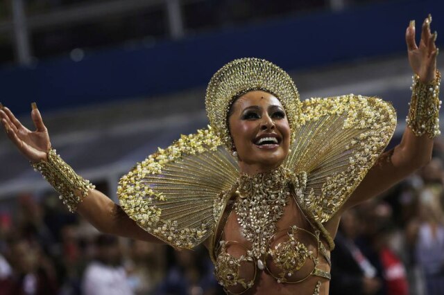 Amanda Perobelli / Reuters Sabrina Sato durante desfile da Gaviões da Fiel no carnaval de São Paulo em 2020.