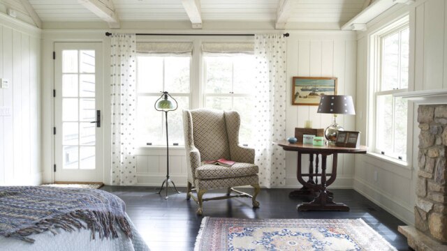 Jane Beiles/NYT The master bedroom of a 9,000-square-foot riverfront house that often serves as a weekend home for the owners' extended family and friends, near Cannon Falls, Minn., May 16, 2014. Kathy Brekken says the eclectic but comfortable furnishings here epitomize the mood she has worked to build into a home that has the feel of an old-world inn. (Jane Beiles/The New York Times)