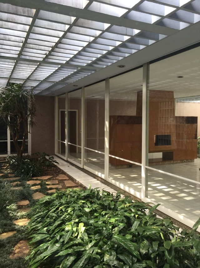 Divulgação Casa projetada por Rino Levi nos Jardins, atual sede da Galeria Luciana Brito