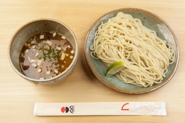 Codo Meletti|Estadão Receita do JoJo Ramen, no Paraíso, servida em peças de Hideko