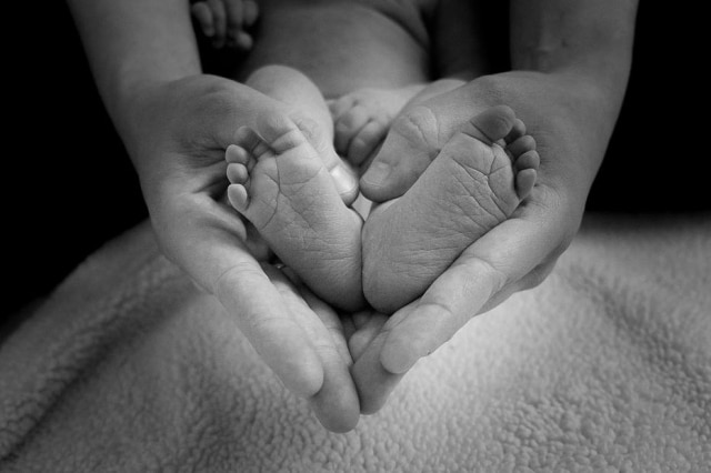 Pixabay Um pai viralizou no Facebook com seu truque para 'dar de mamar' a sua filha.