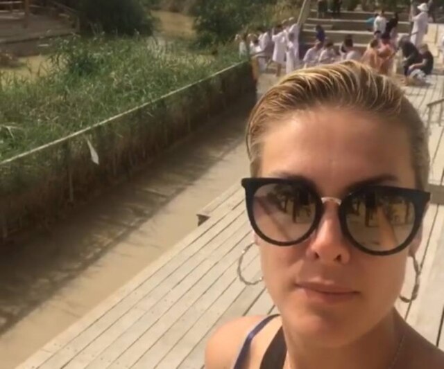Instagram / @ahickmann Ana Hickmann em frente ao Rio Jordão.