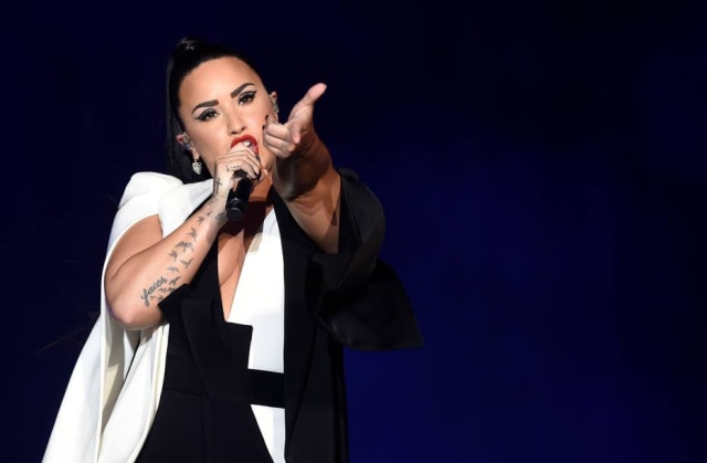 AFP PHOTO / MIGUEL RIOPA Demi Lovato saiu chorando e emocionou a todos ao cantar 'Sober' durante sua apresentação no Rock in Rio Lisboa 2018.