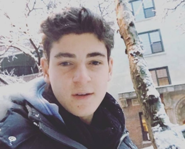 Instagram/@davidamazouz David Mazouz, que interpreta Bruce Wayne na série 'Gotham', fez uma brincadeira respondendo ao xingamento do Robin no trailer de 'Titans'