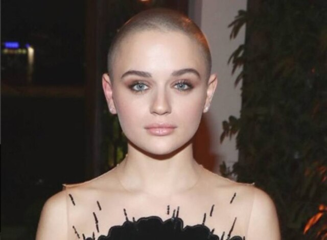 JoeyKing/ Twitter A atriz Joey King raspou a cabeça para viver uma personagem na série ‘The Act’