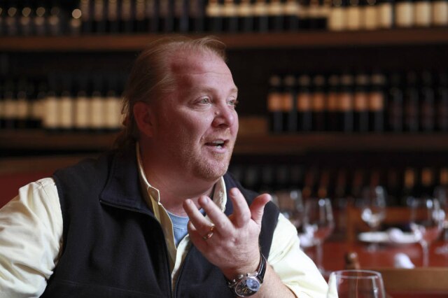 Fred Conrad/NYT Chef-celebridade Mario Batali, acusado em diversos casos de assédio sexual.