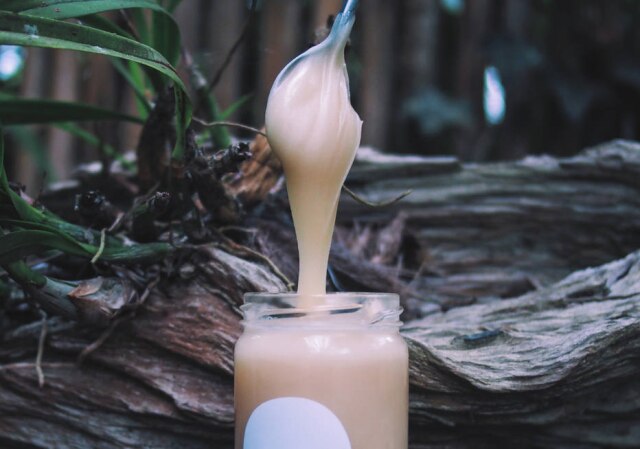 Peèle Lemos Mel especial da Lano Alto, de florada de angico.