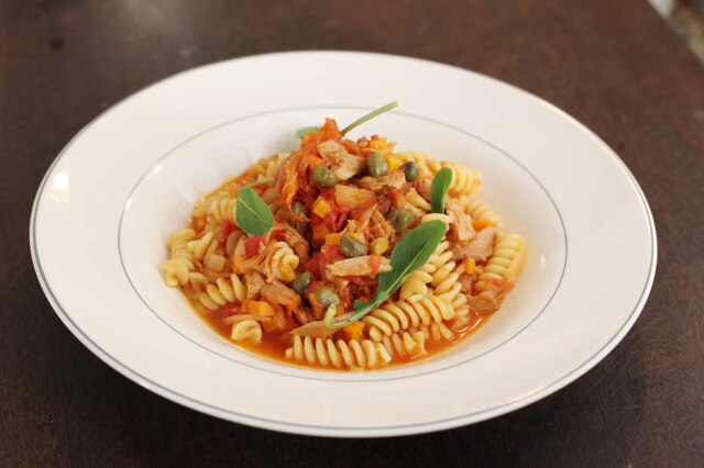 Alex Silva/ESTADÃO Fusilli com atum e pomodoro do chef Gustavo Rozzino, do Restaurante TonTon