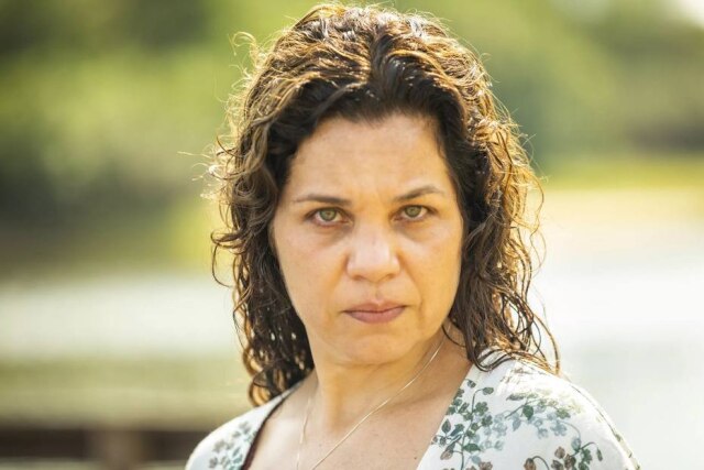 TV Globo Isabel Teixeira interpreta Maria Bruaca em 'Pantanal'; atriz é filha do cantor Renato Teixeira e irmã do ator Chico Teixeira.