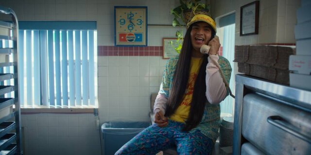 Netflix O novo personagem Argyle é interpretado por Eduardo Franco.