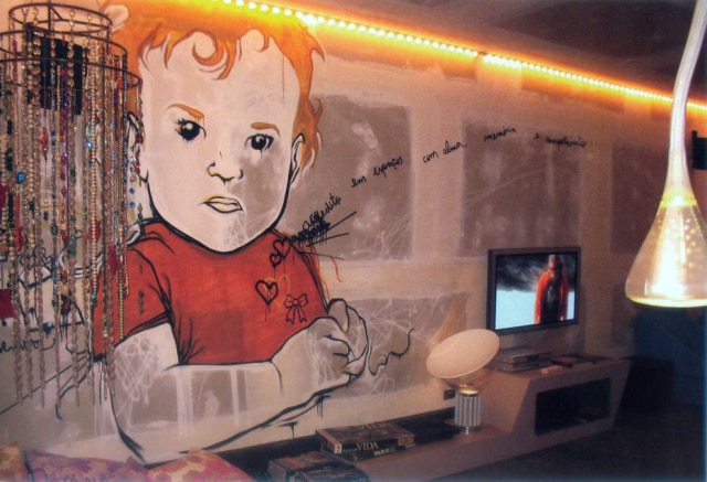 divulgação Living interativo, com paredes grafitadas, de Marcelo Rosenbaum, de 2004