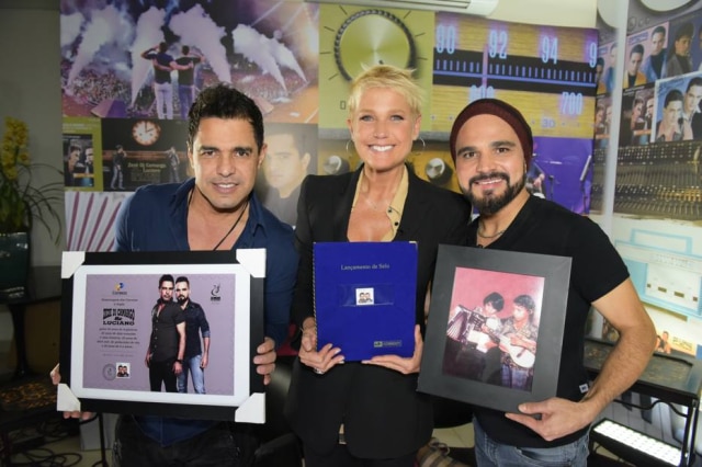 Divulgação/Blad Meneghel/Record Xuxa entrevista a dupla Zezé di Camargo & Luciano, que tem 25 anos de carreira.