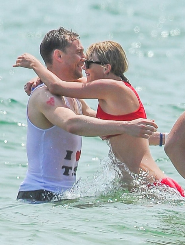 Reprodução/Twitter O ator usou uma camiseta com a escrita 'Eu ♥ Taylor Swift'.