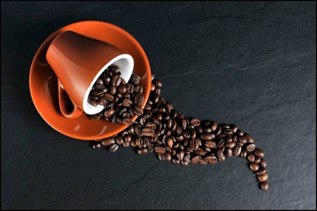 Christoph/Pixabay Café foi um dos produtos escolhidos para testar o pó feito de brócolis.