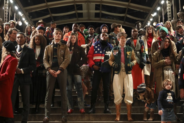 Landon Nordeman/The New York Times Um dos momentos do emocionante desfile que celebrou os 50 anos da marca Polo Ralph Lauren, na última sexta, 7, em Nova York