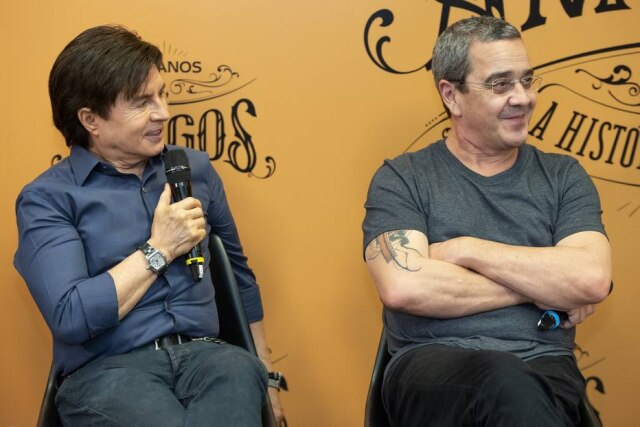 Fábio Rocha / Globo / Divulgação Xororó e LP Simonetti em coletiva do especial 'Amigos - A História Continua' em 2019, na Globo.