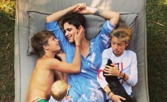 Instagram / @ ernandalimaoficial Fernanda Lima em foto ao lado de seus filhos