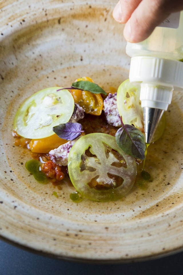 Bruno Geraldi Prato de tomates com molho de água de tomate do Mensa