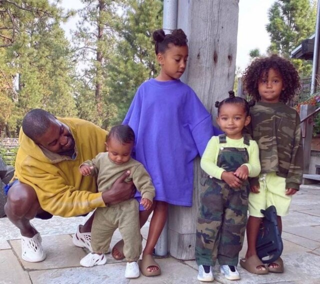 Instagram/Stories/@kimkardashian Kim Kardashian faz homenagem para Kanye West no Dia dos Pais.