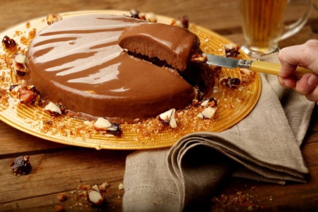 Filipe Araújo/Estadão Gelado de chocolate com crocante de castanha.